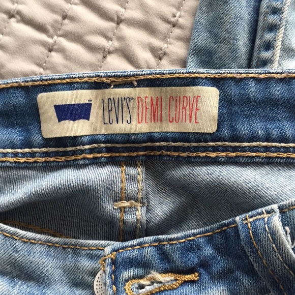 LEVI’S demi curve jeans - Picture 3 of 3